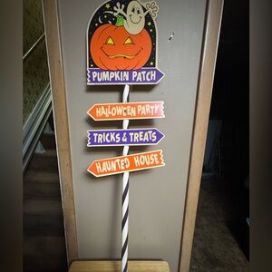Vintage Halloween Directional Sign/Yard Decor with Pumpkin and Ghost Design